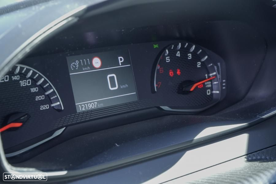 Peugeot 2008 1.2 PureTech Active Pack EAT8 - 8