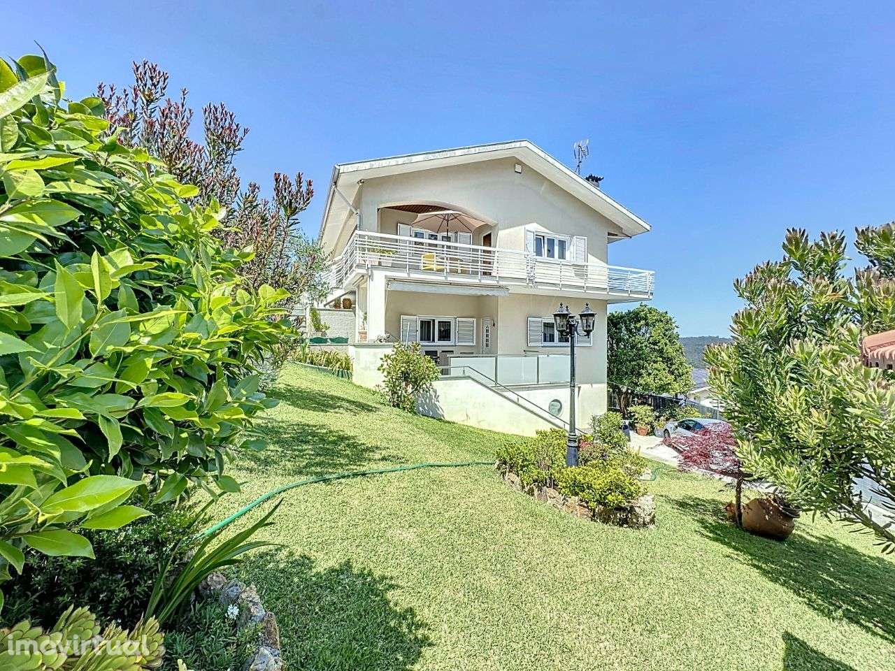 MORADIA T4 COM POTENCIAL BI-FAMILIAR e Entradas Independentes - Grande imagem: 2/55