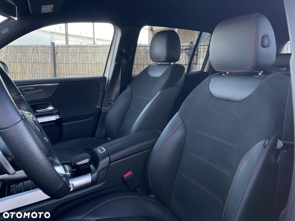 Mercedes-Benz GLB - 11