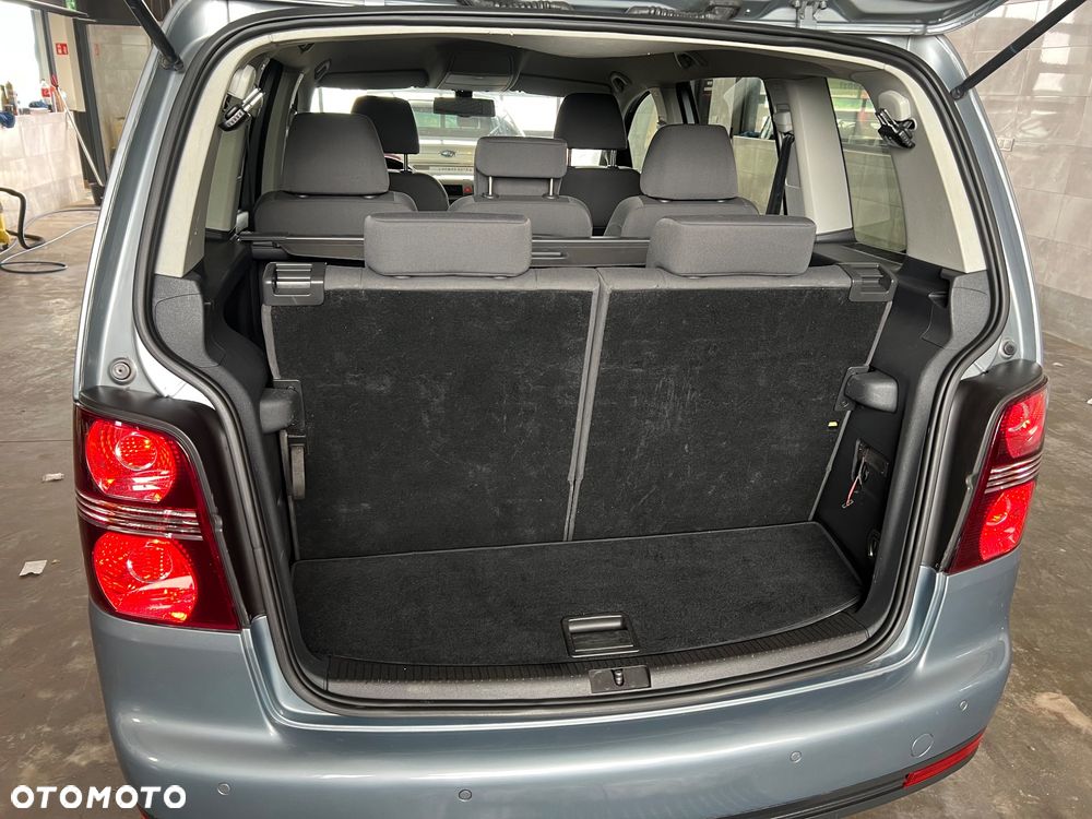 Volkswagen Touran 2.0 TDI DPF BlueMotion Technology Comfortline - 18