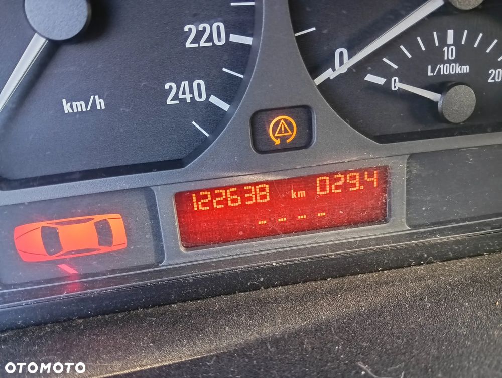 BMW Seria 3 2001 photo 3