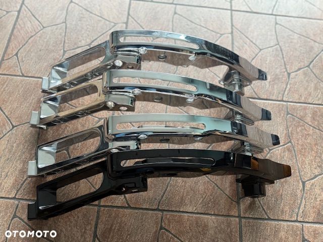 Wspornik prawy i lewy błotnika Harley Touring - 3