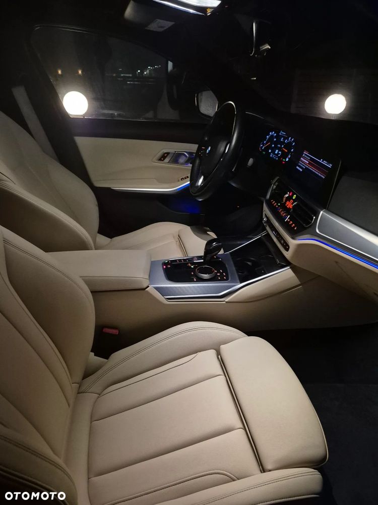 BMW Seria 3 330i - 14