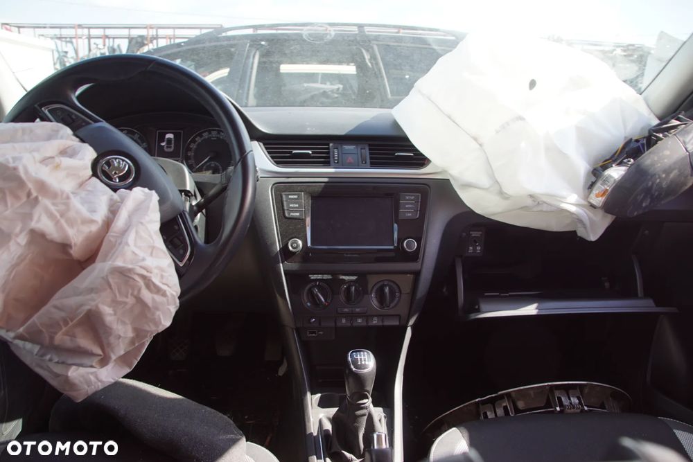 Auto na części - Skoda Rapid Lift 1.0 TSI 110 KM DKRC SEP LF8H 2019R Silnik Skrzynia Drzwi Maska Błotnik Klapa Zderzak Lusterko Klamka Szyba Lampa Deska Kokpit Sterownik Moduł Czujnik Licznik Wyświetlacz Panel Kierownica - 16