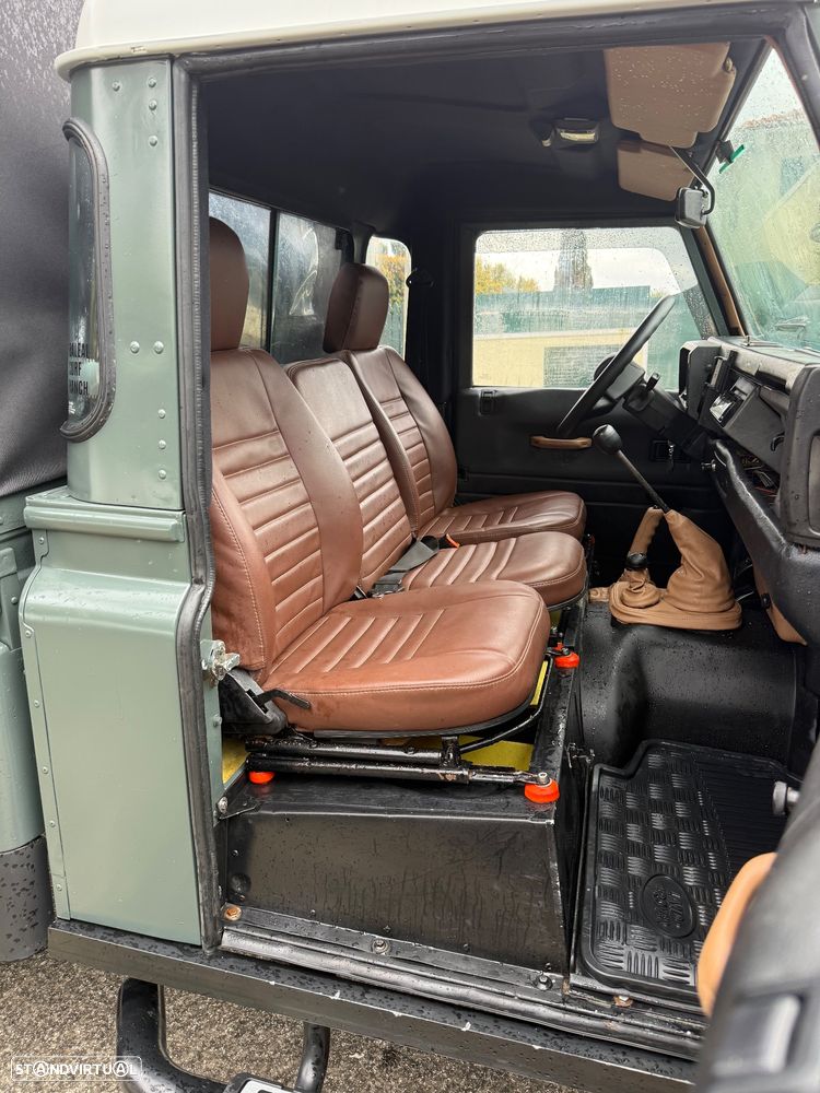 Land Rover Defender 110 SE - 25