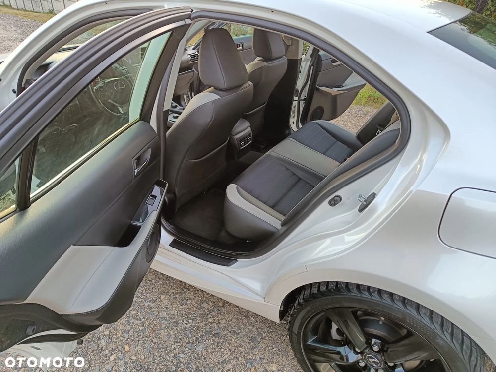 Lexus IS 200t / 300 Black - 16