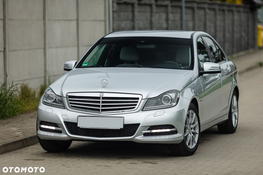 Mercedes-Benz Klasa C 200 CGI BlueEff Elegance - 1