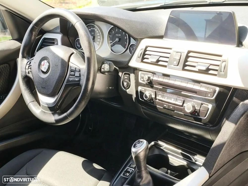 BMW 318 i Sport Line - 25