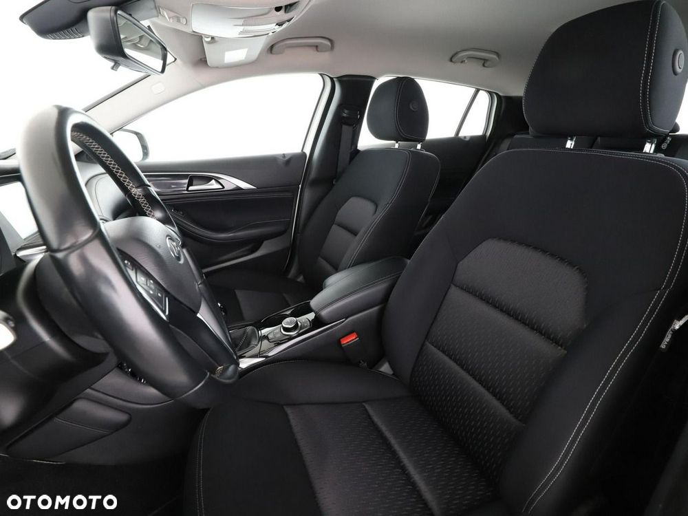 Infiniti Q30 - 14