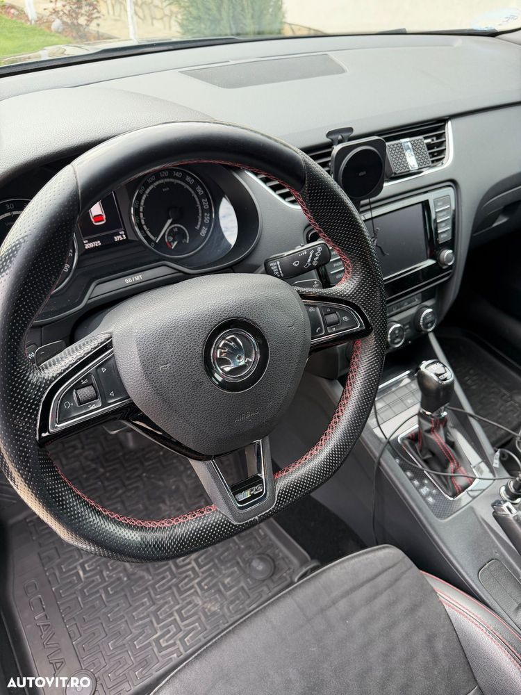Skoda Octavia 2.0 TDI DSG RS - 9