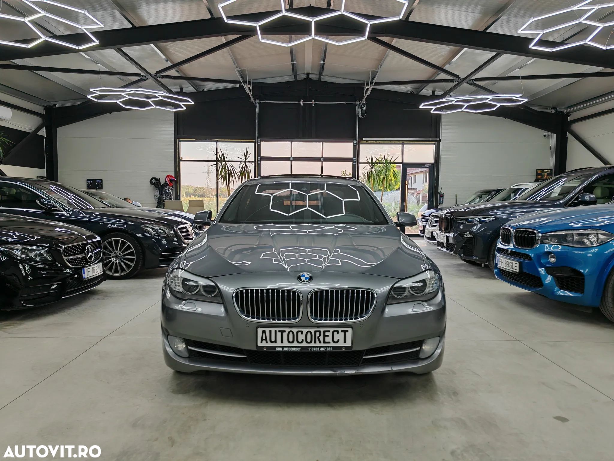 BMW Seria 5 520i Sport-Aut. - 1