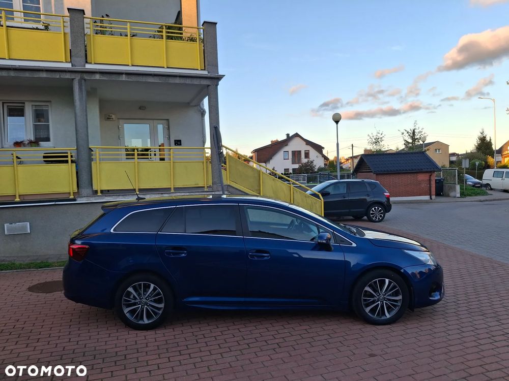 Toyota Avensis 2.0 D-4D Premium - 11