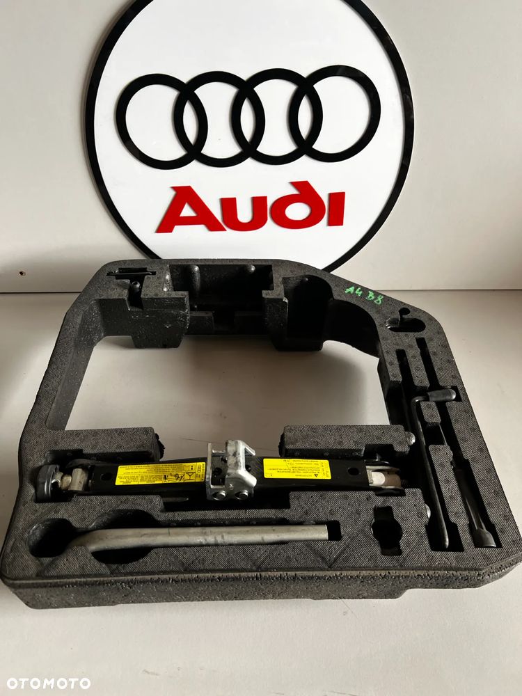 WKŁAD KOŁA ZAPASOWEGO LEWAREK AUDI A5 8T 8T0012109A - 1