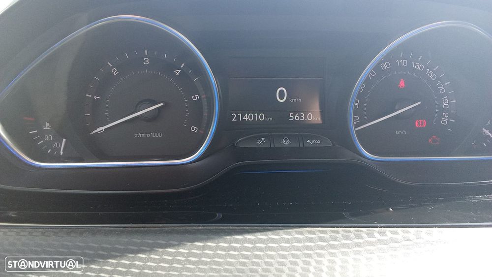 Peugeot 2008 1.6 e-HDi Allure - 13