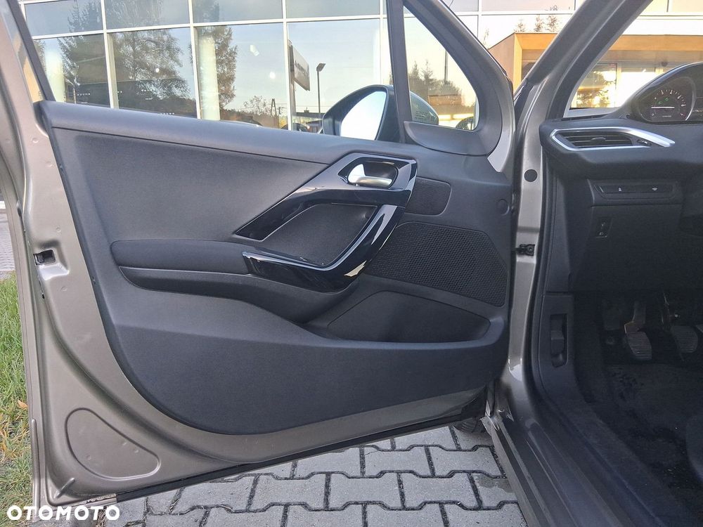 Peugeot 208 - 15