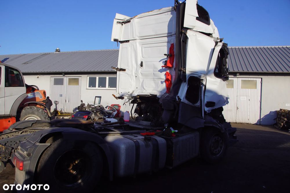 Pojazd na części - Mercedes Actros MP4 1845 12.8 449 KM OM471LA G211-12 9147 2018R Silnik Skrzynia Drzwi Grill Siodło Zbiornik Lampa Lusterko Deska Kokpit Sterownik Moduł Czujnik Licznik Panel Kierownica - 8
