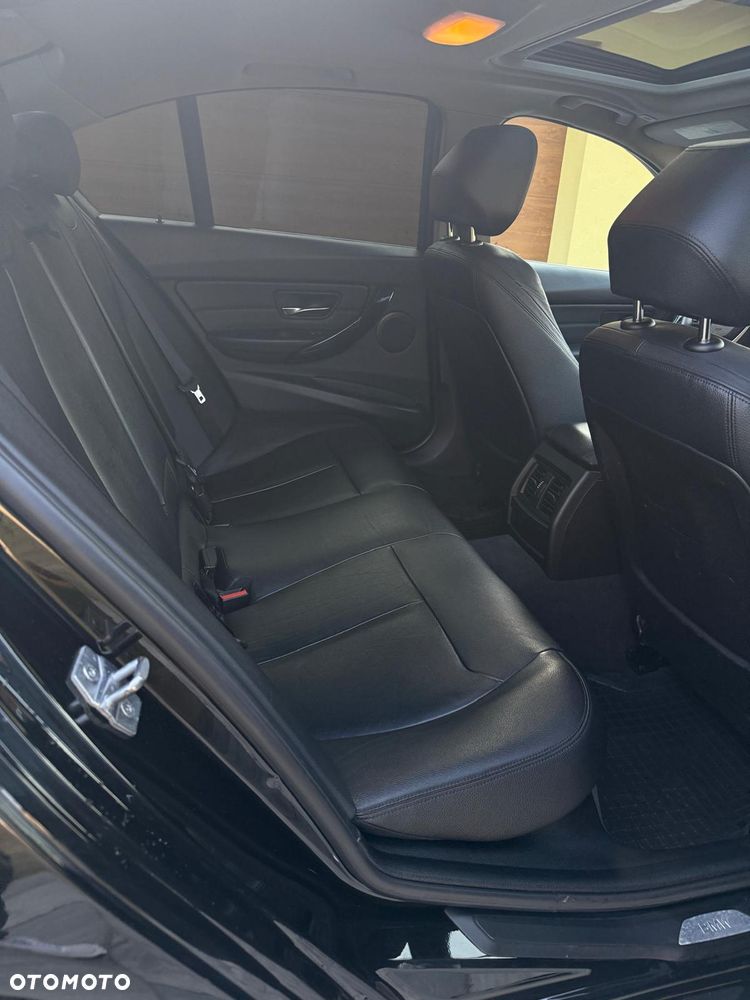 BMW Seria 3 320i xDrive - 10