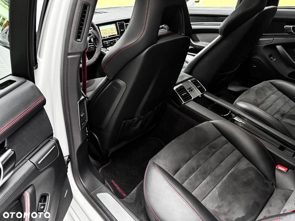 Porsche Panamera GTS PDK - 25
