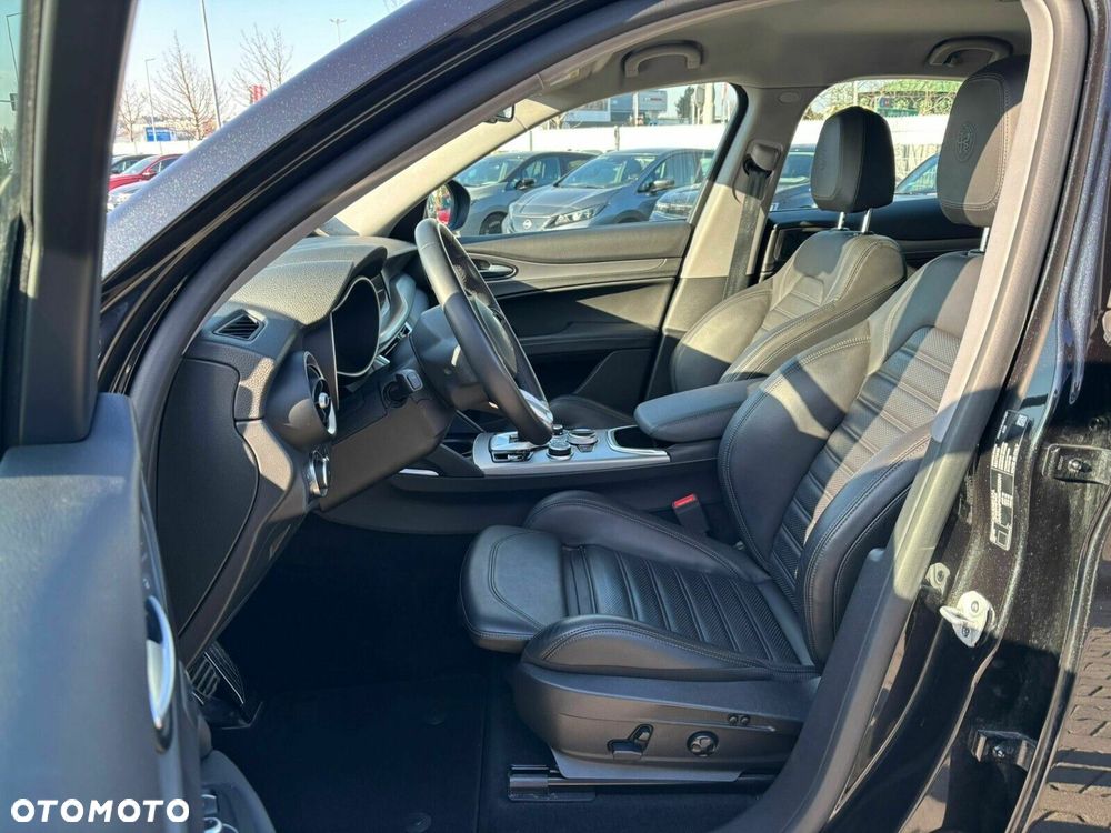 Alfa Romeo Stelvio 2.0 Turbo Sprint Q4 - 12