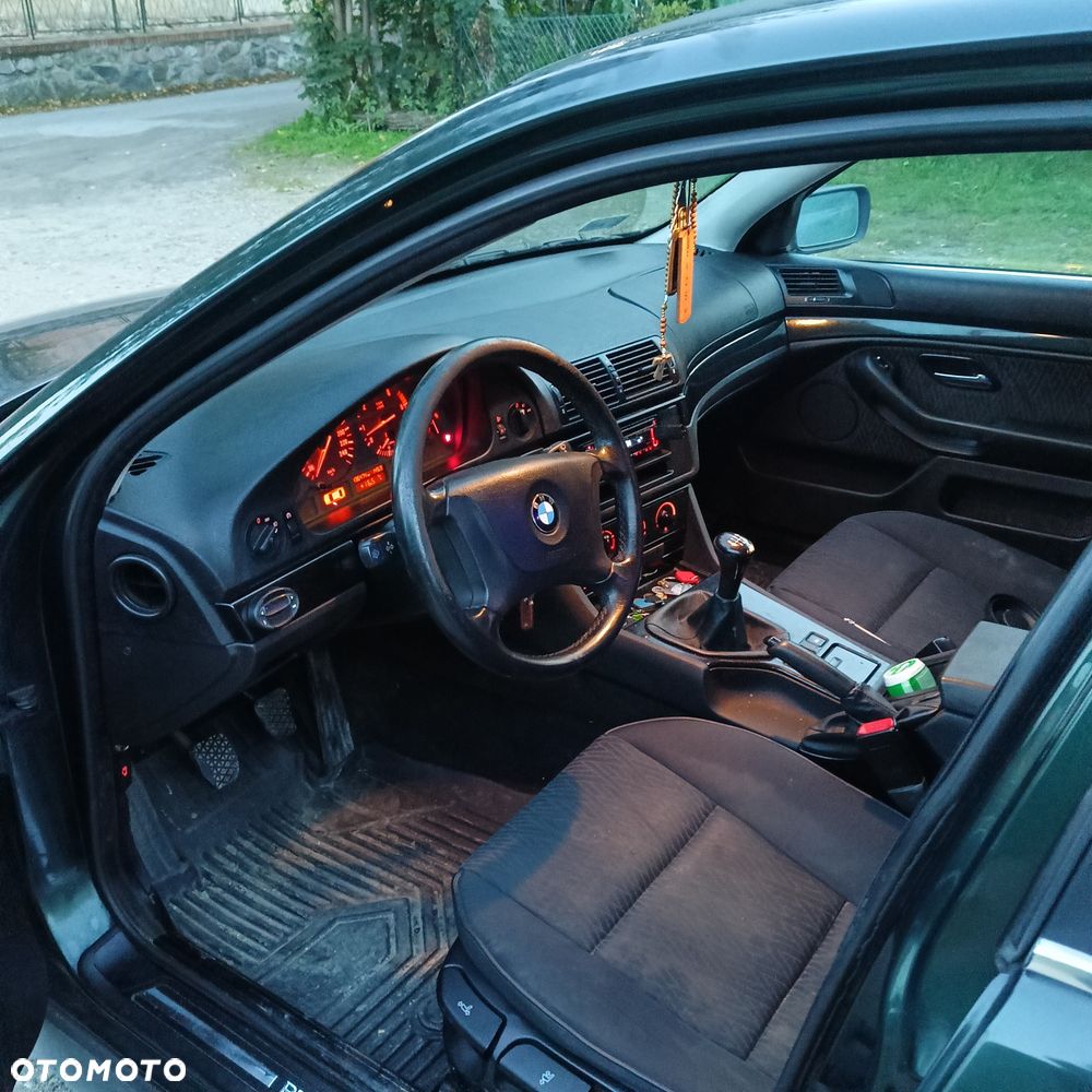 BMW Seria 5 2002 photo 3