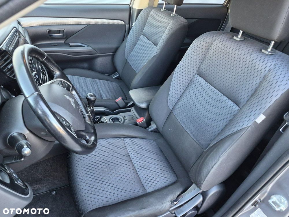 Mitsubishi Outlander - 22