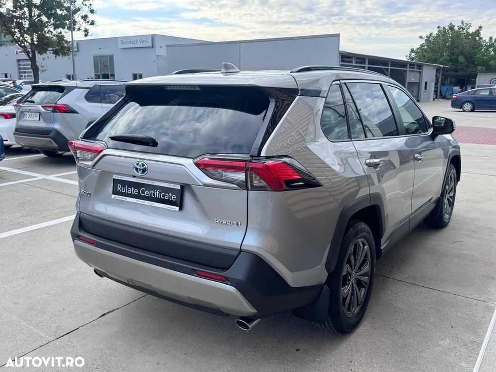 Toyota RAV4 - 8
