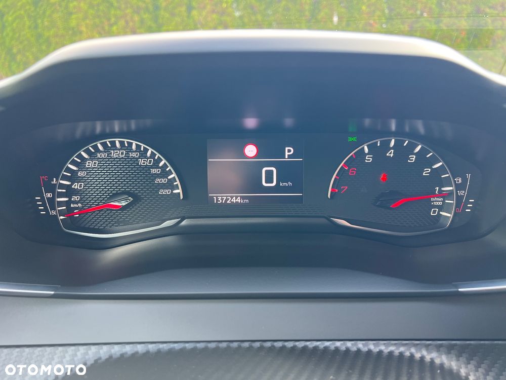 Peugeot 2008 BlueHDi 130 Allure S&S EAT8 - 17