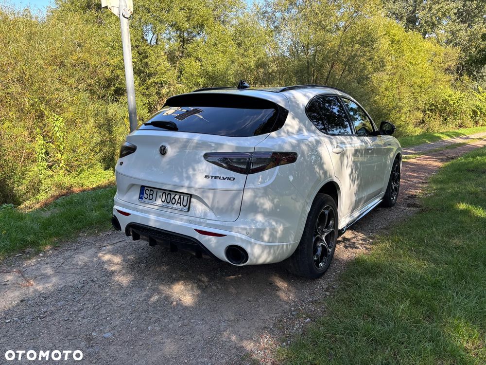 Alfa Romeo Stelvio - 12