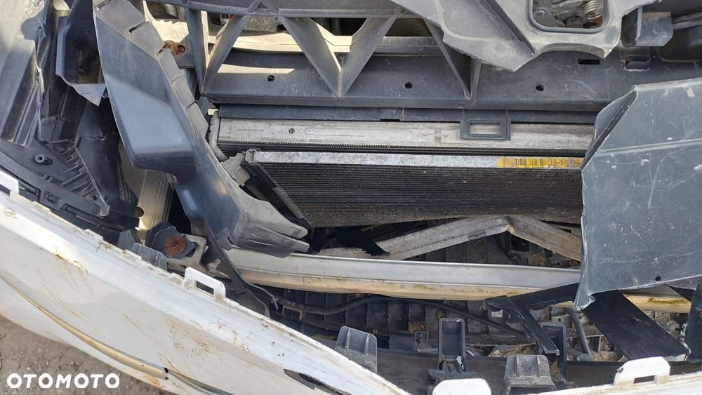 Peugeot 5008 HDI 150 Allure - 23