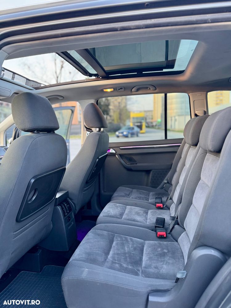 Volkswagen Touran 2.0 TDI DPF Highline DSG - 12