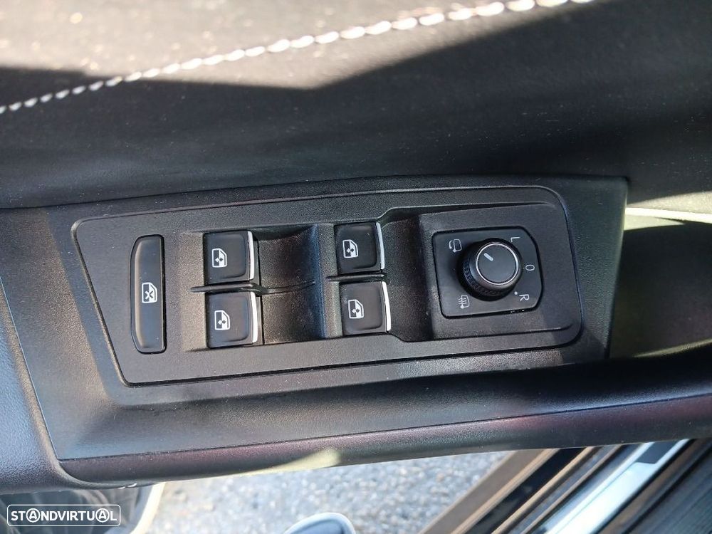 VW T-Roc 1.0 TSI - 12