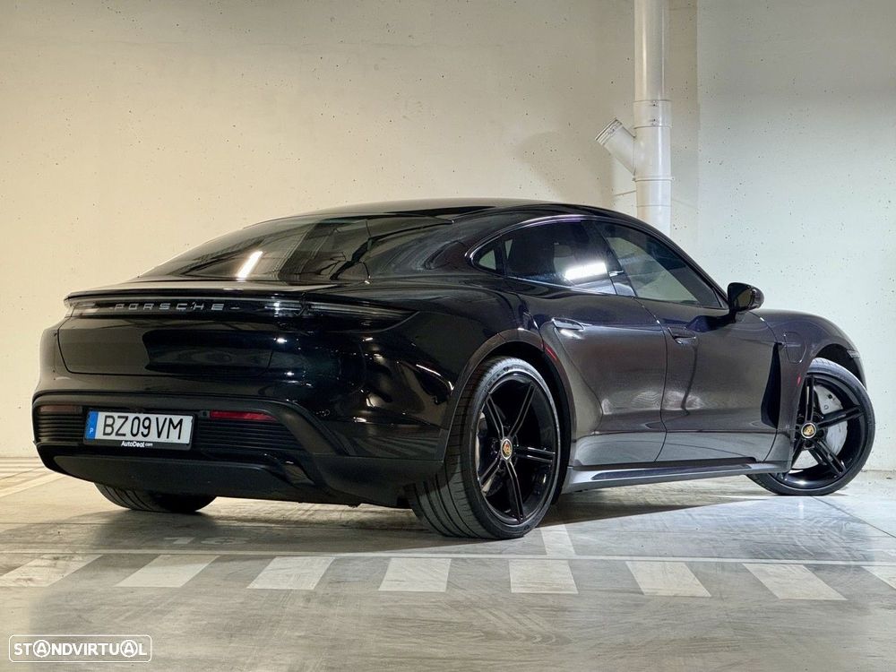 Porsche Taycan Turbo - 11