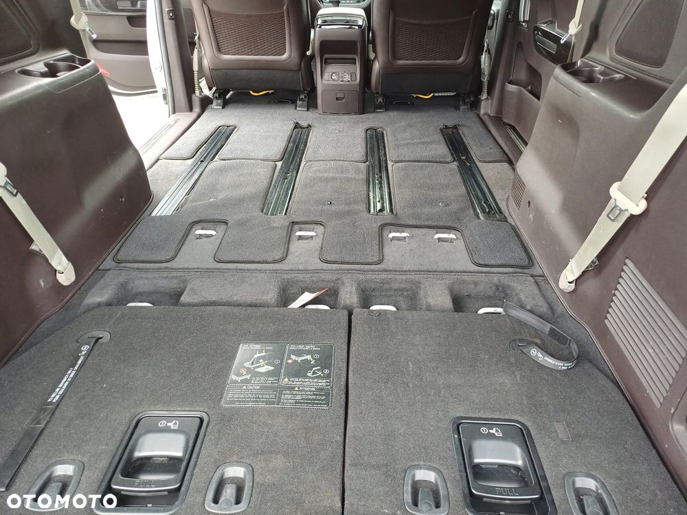 Kia Carnival - 29