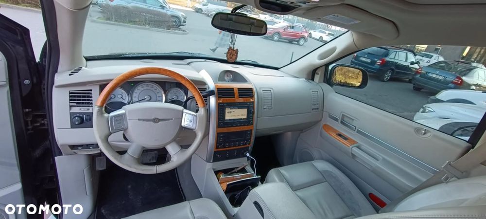 Chrysler Aspen - 8