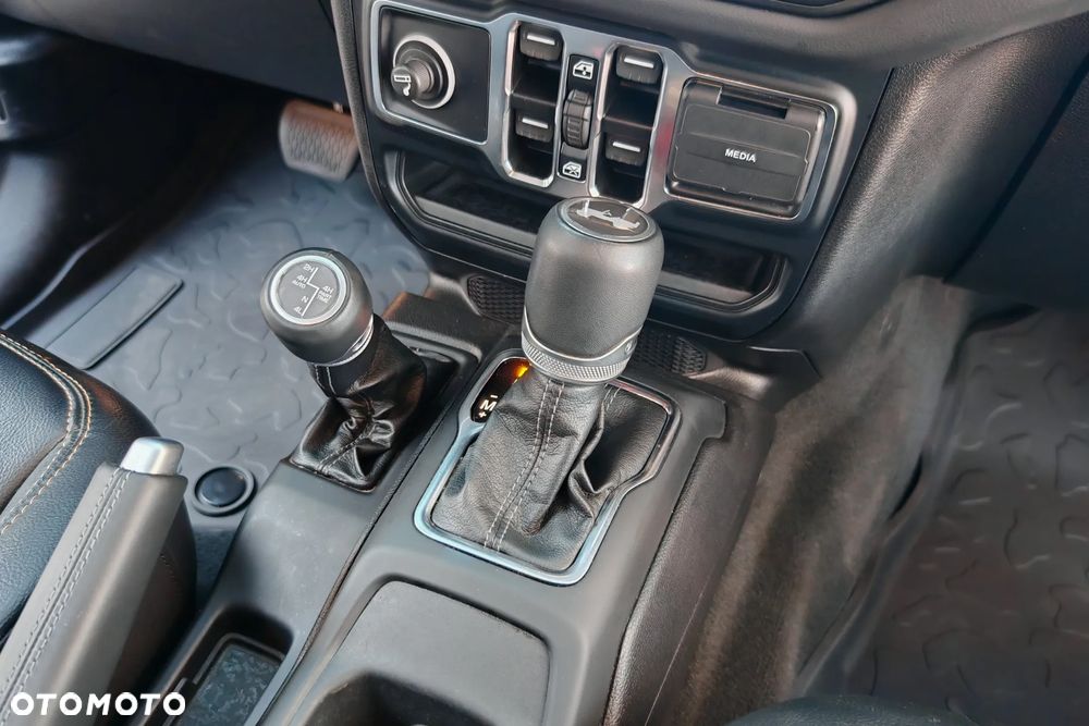 Jeep Wrangler Unlimited GME 2.0 Turbo Sahara - 26