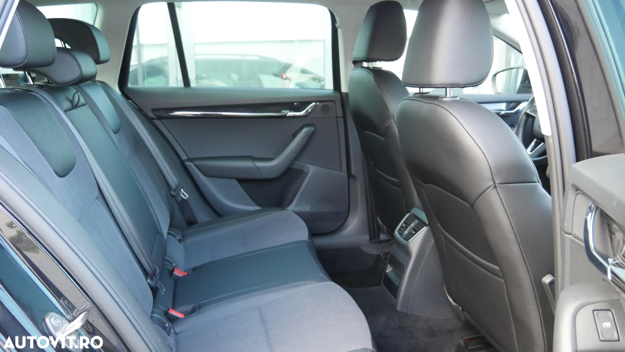 Skoda Octavia Combi 1.6 TDI DSG Style - 17