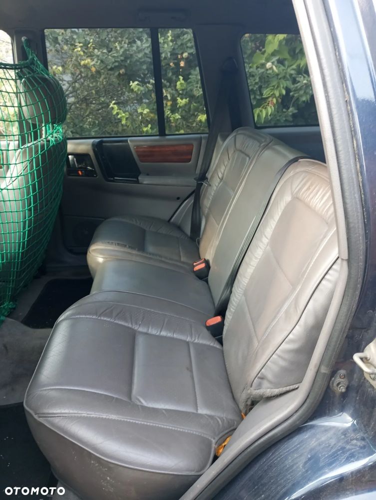 Jeep Grand Cherokee - 23