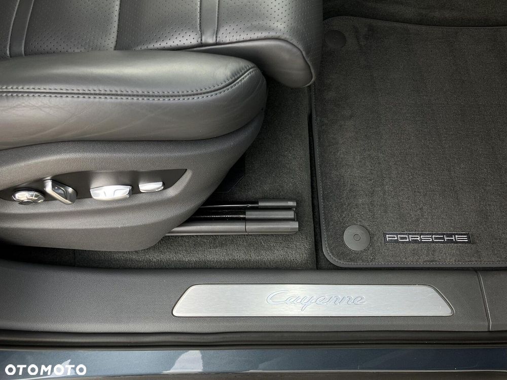 Porsche Cayenne Standard - 17