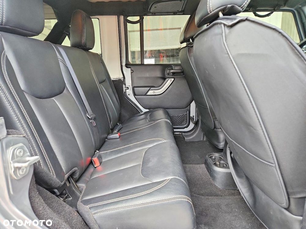 Jeep Wrangler 3.6 Unlim Sahara - 9
