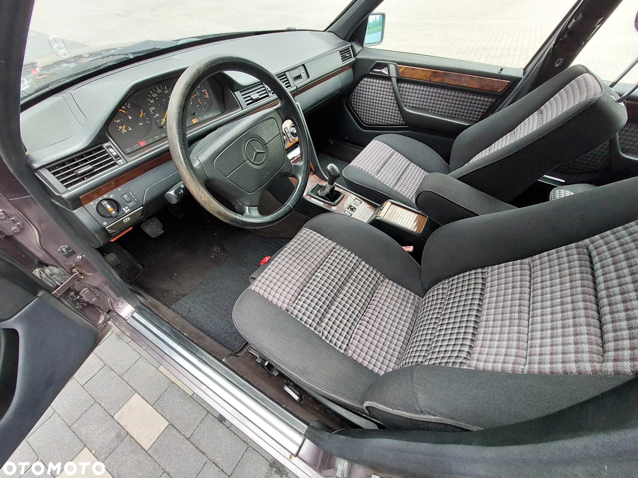 Mercedes-Benz Klasa E 230 - 11
