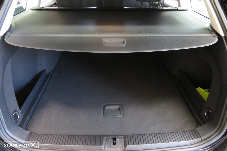 VW Passat Variant 2.0 TDI R-Line DSG - 15