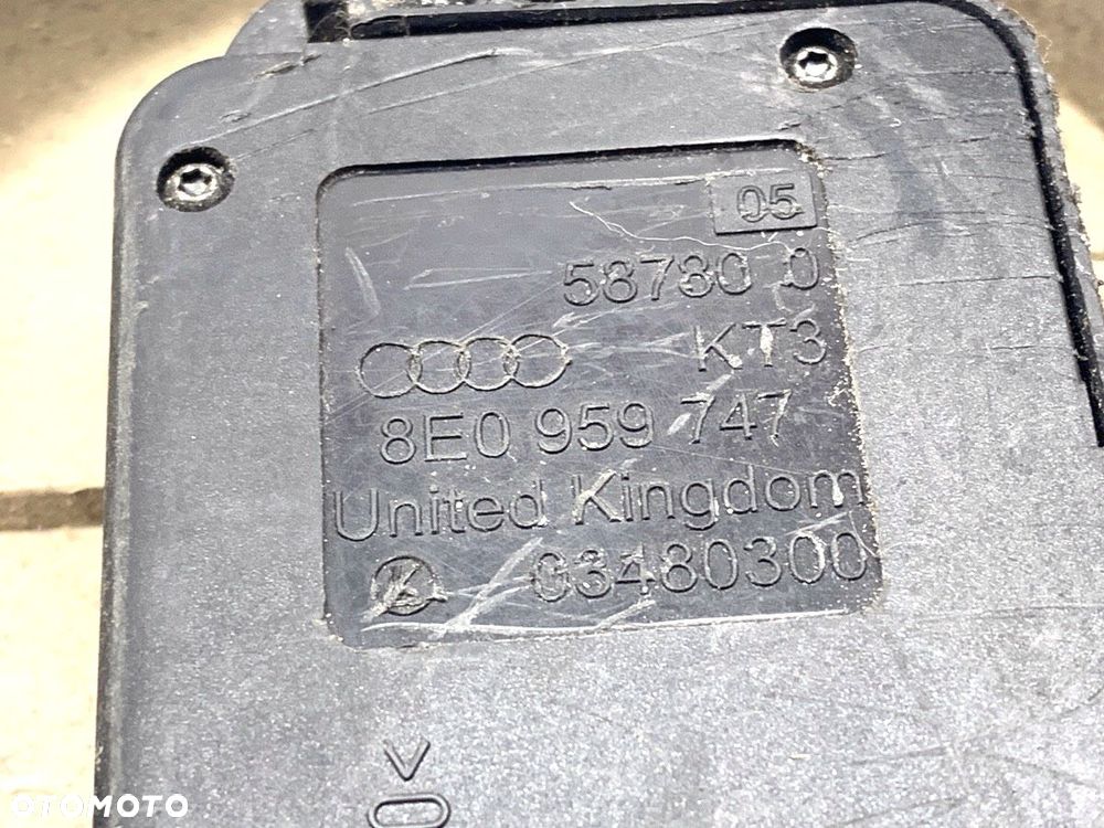 PRZEŁĄCZNIK FOTELA LEWY  AUDI A4 B6 (8E2) 2000 - 2005 2.5 TDI 114 kW [155 KM] olej napędowy 2001 - 4