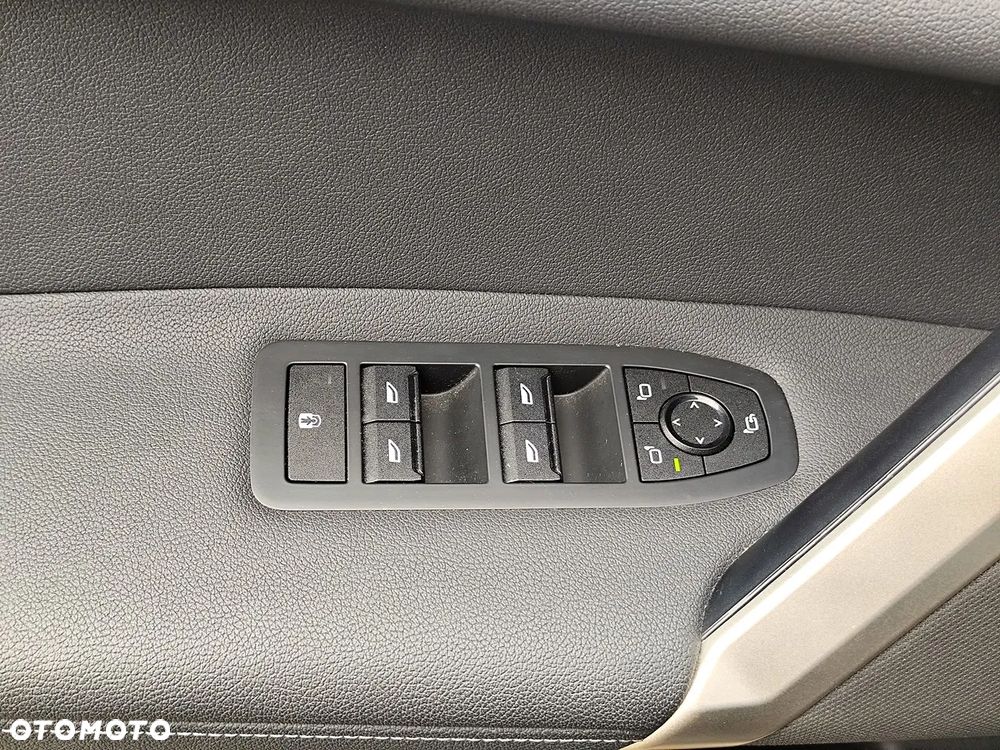 BMW iX xDrive40 76.6kWh Signature - 18