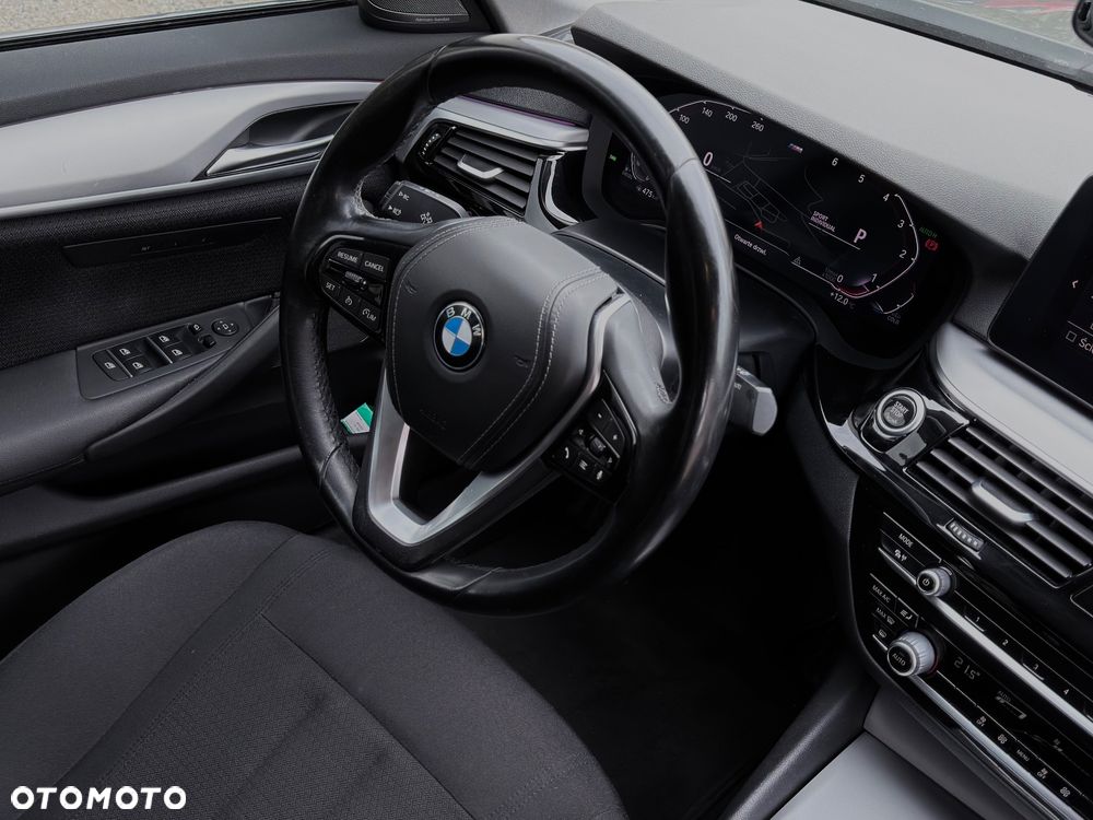 BMW Seria 5 520d MHEV - 17