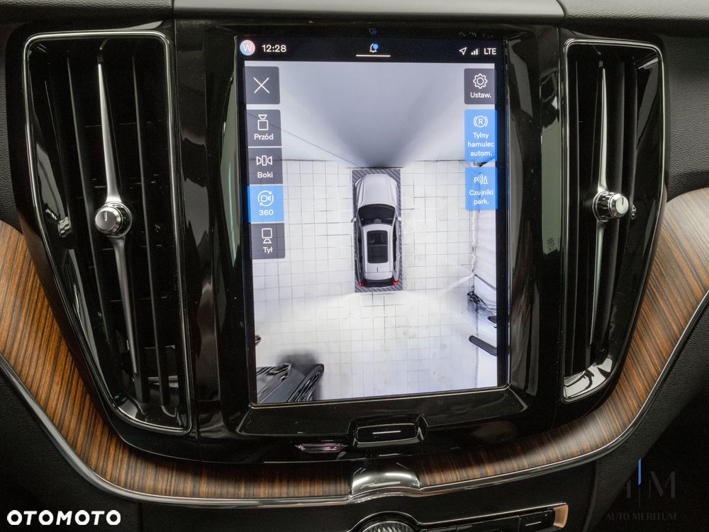 Volvo XC 60 B4 D AWD Ultimate Dark - 25