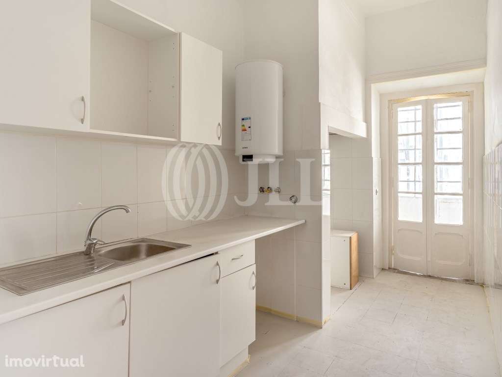 Apartamento T3, para remodelação, em Arroios, Lisboa - Grande imagem: 5/14