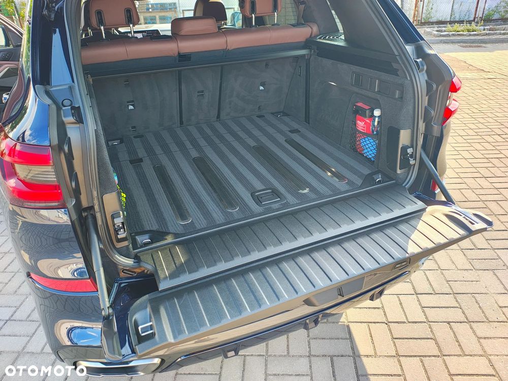 BMW X5 M M50d - 12