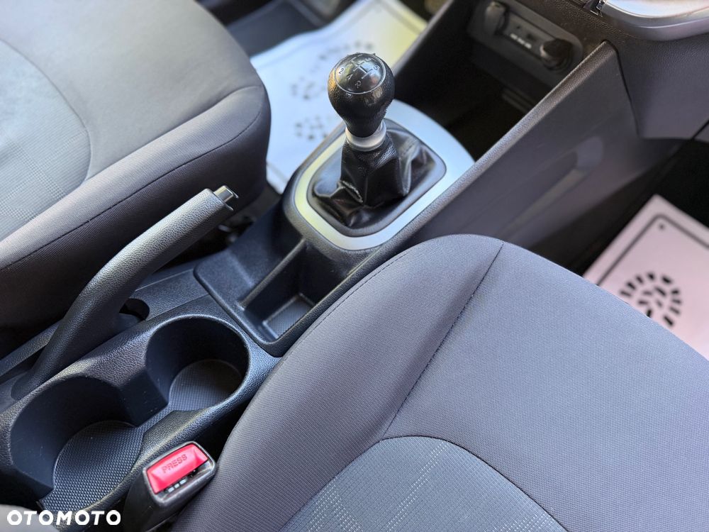 Kia Rio 1.2 Fifa World Cup Edition - 25