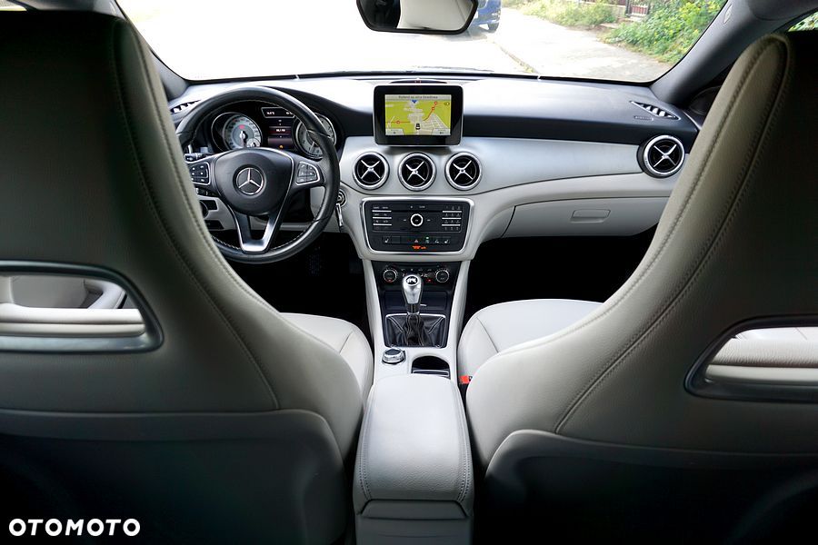 Mercedes-Benz CLA 180 Peak Edition - 34