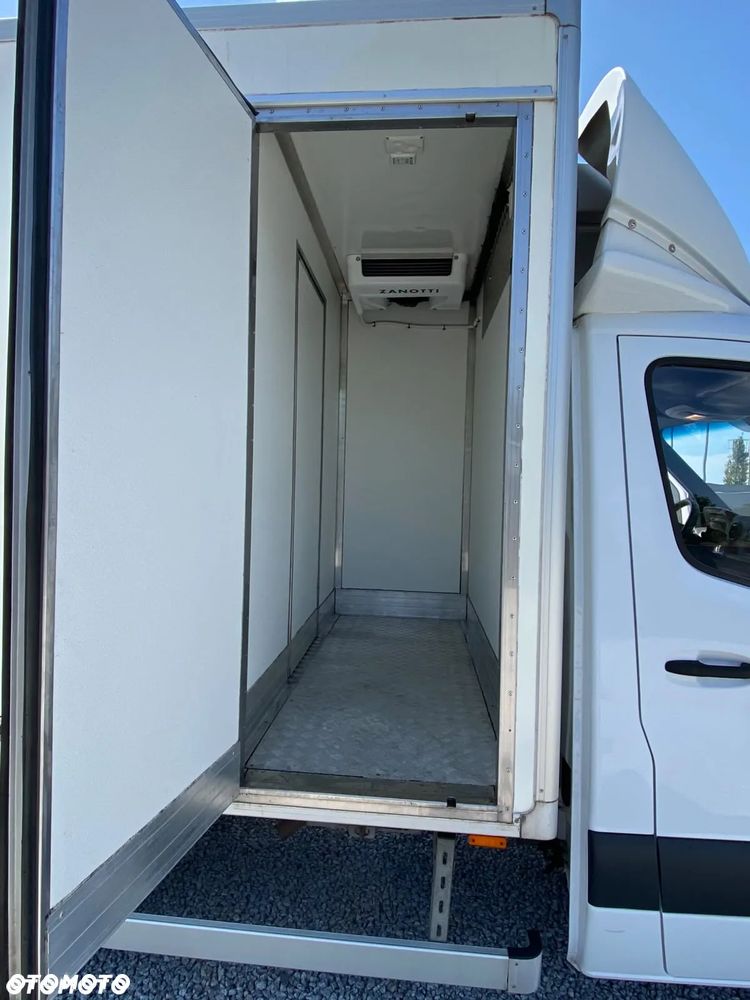 Mercedes-Benz Sprinter - 5
